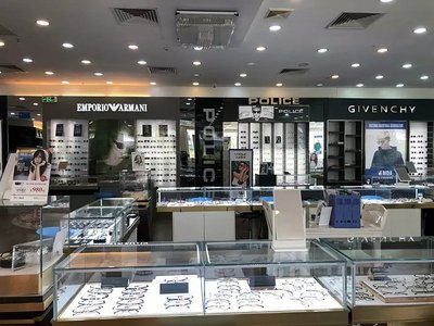 深圳横岗眼镜店老板:我已经赚不到钱
